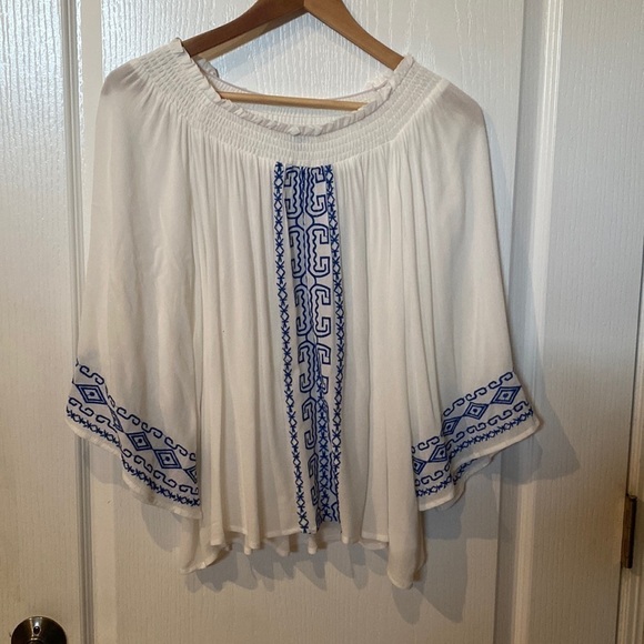 Tops - TCEC size M 3/4 bell sleeve  off shoulder or regular top